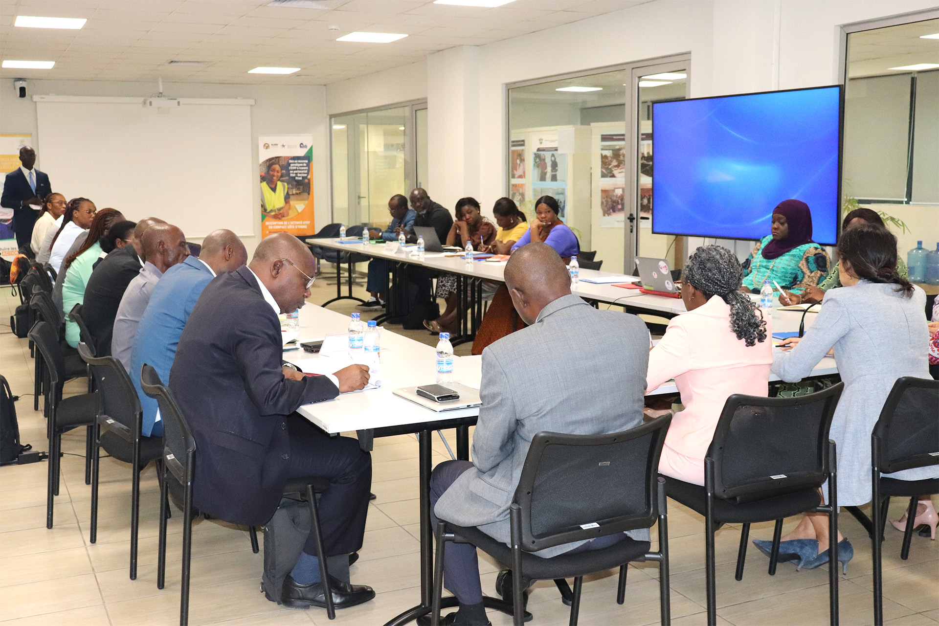 Atelier de validation du manuel et du plan d'opérationnalisation des espaces filles dans les collèges de proximité en Côte d'Ivoire.