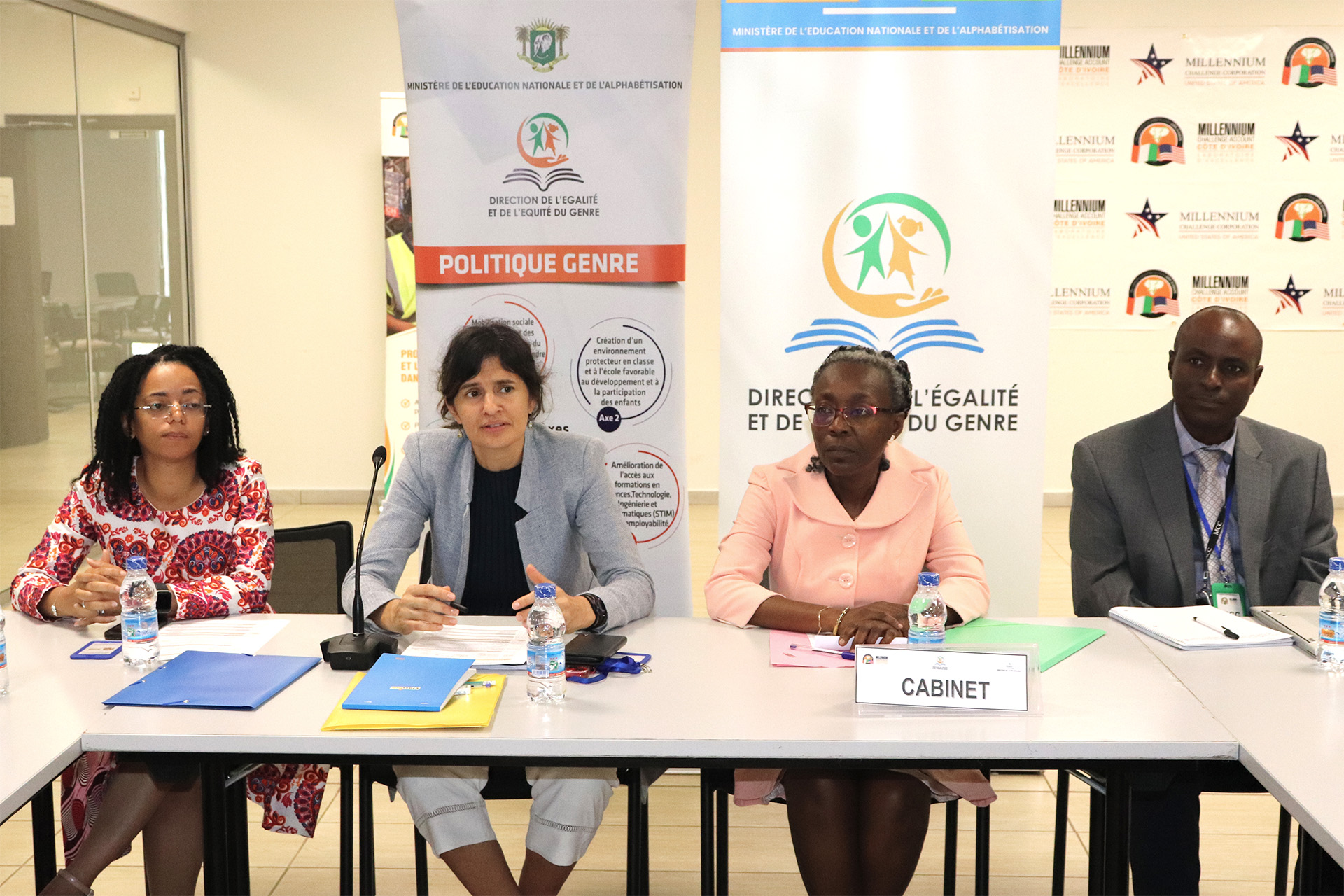 Atelier de validation du manuel et du plan d'opérationnalisation des espaces filles dans les collèges de proximité en Côte d'Ivoire.